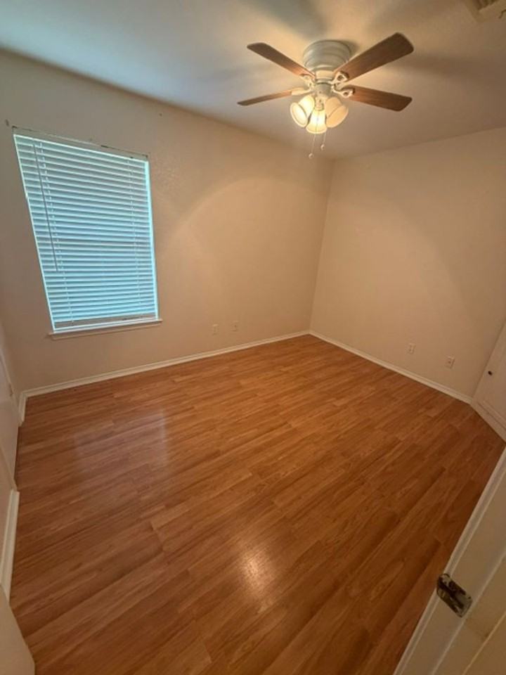 907 Hodge St - Photo 6 of 11