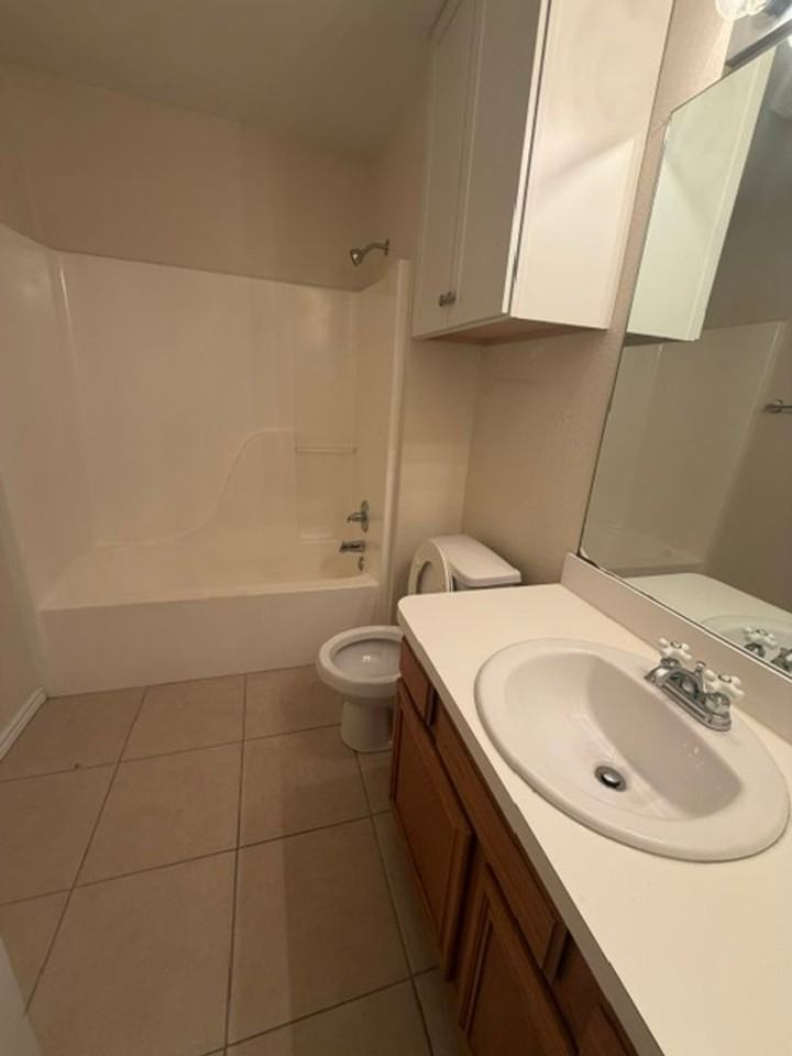 907 Hodge St - Photo 7 of 11