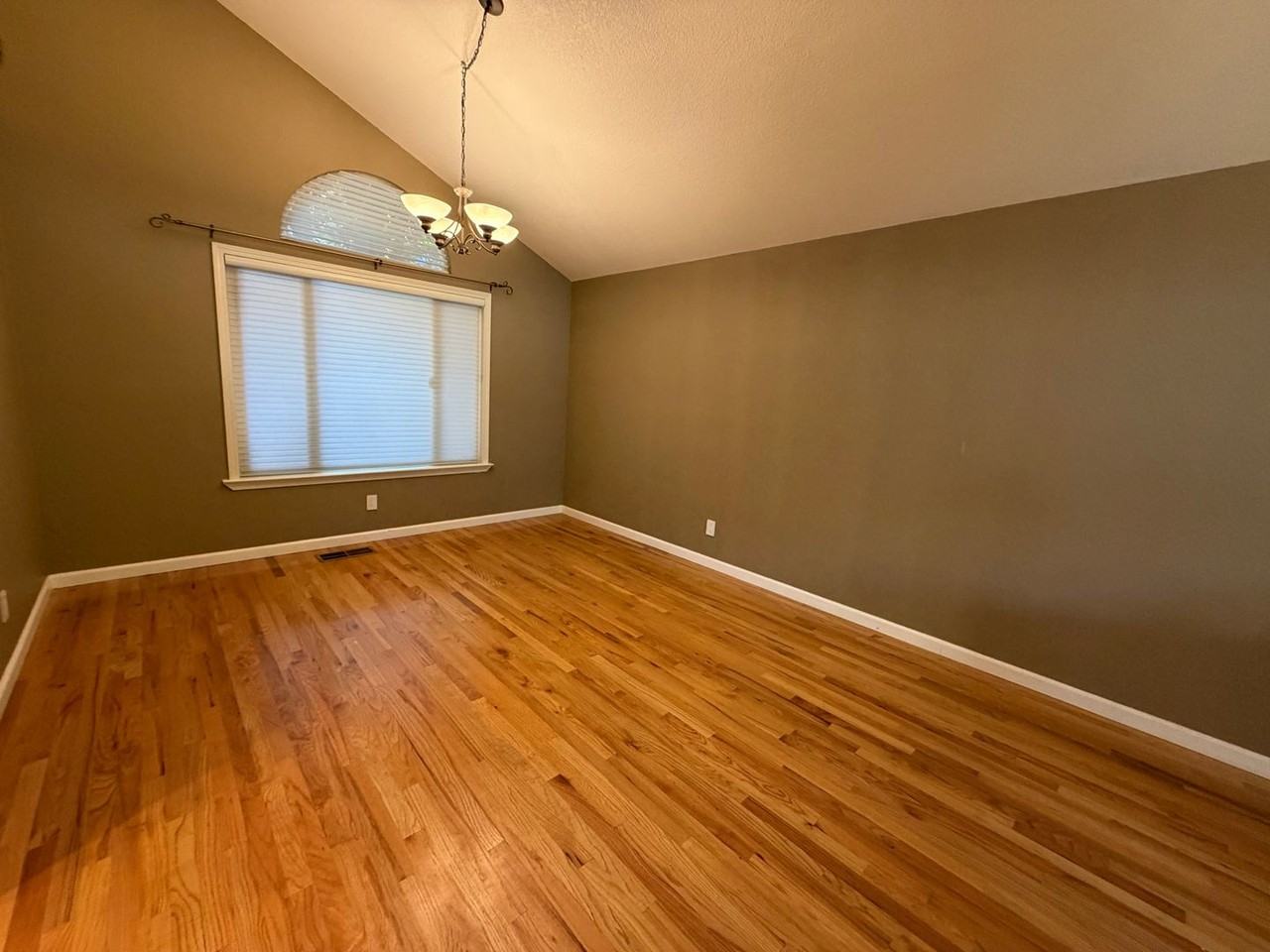 3113 Sweet Clover St - Photo 3 of 10