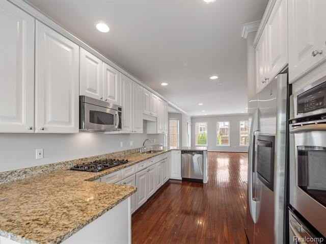 502 Graten St - Photo 5 of 24
