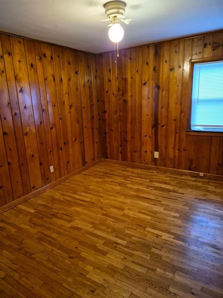 686 N 26th St - Photo 3 of 10