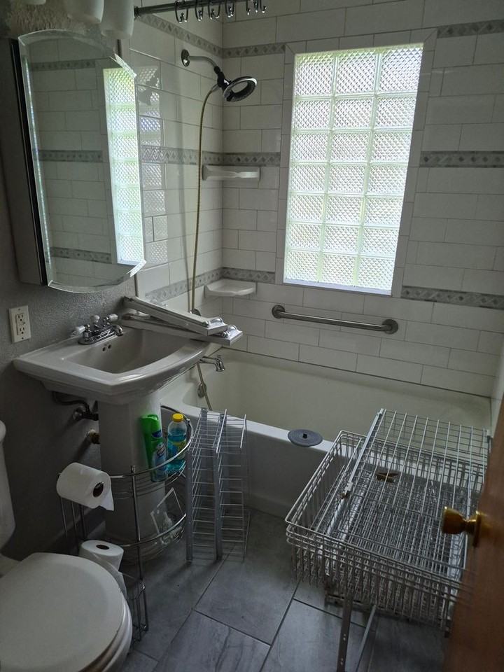 686 N 26th St - Photo 4 of 10