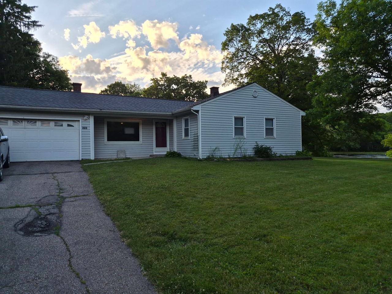 686 N 26th St - Photo 3 of 14