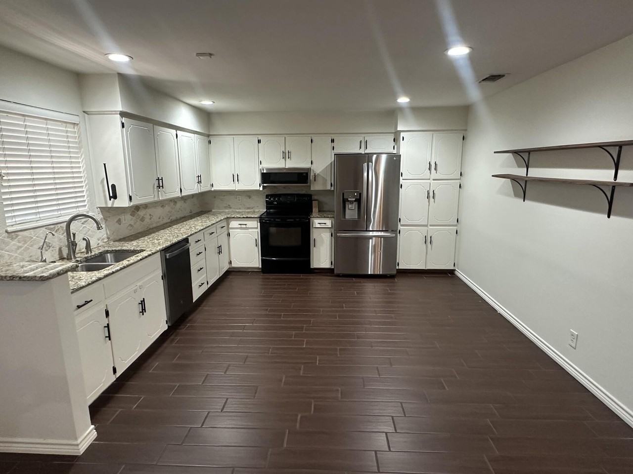 3006 Sierra Dr - Photo 4 of 16