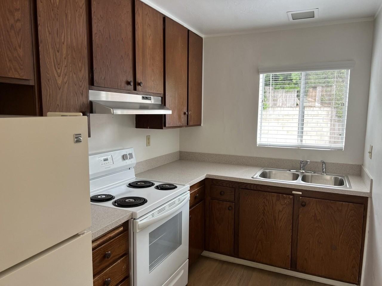 966 Concha Loma Dr #4 - Photo 2 of 12