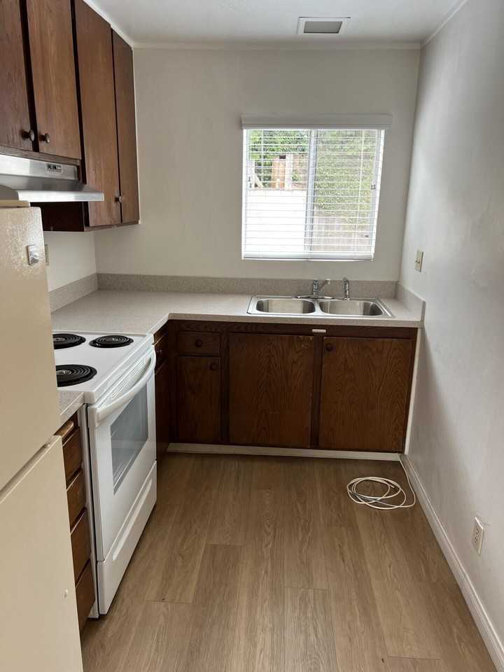966 Concha Loma Dr #4 - Photo 4 of 12