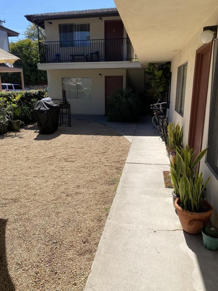966 Concha Loma Dr #4 - Photo 7 of 12