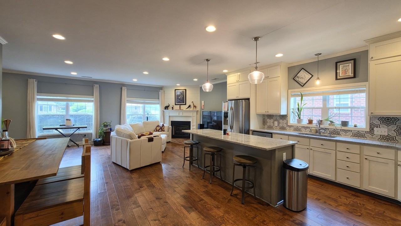 3120 Mayflower Ln - Photo 4 of 38