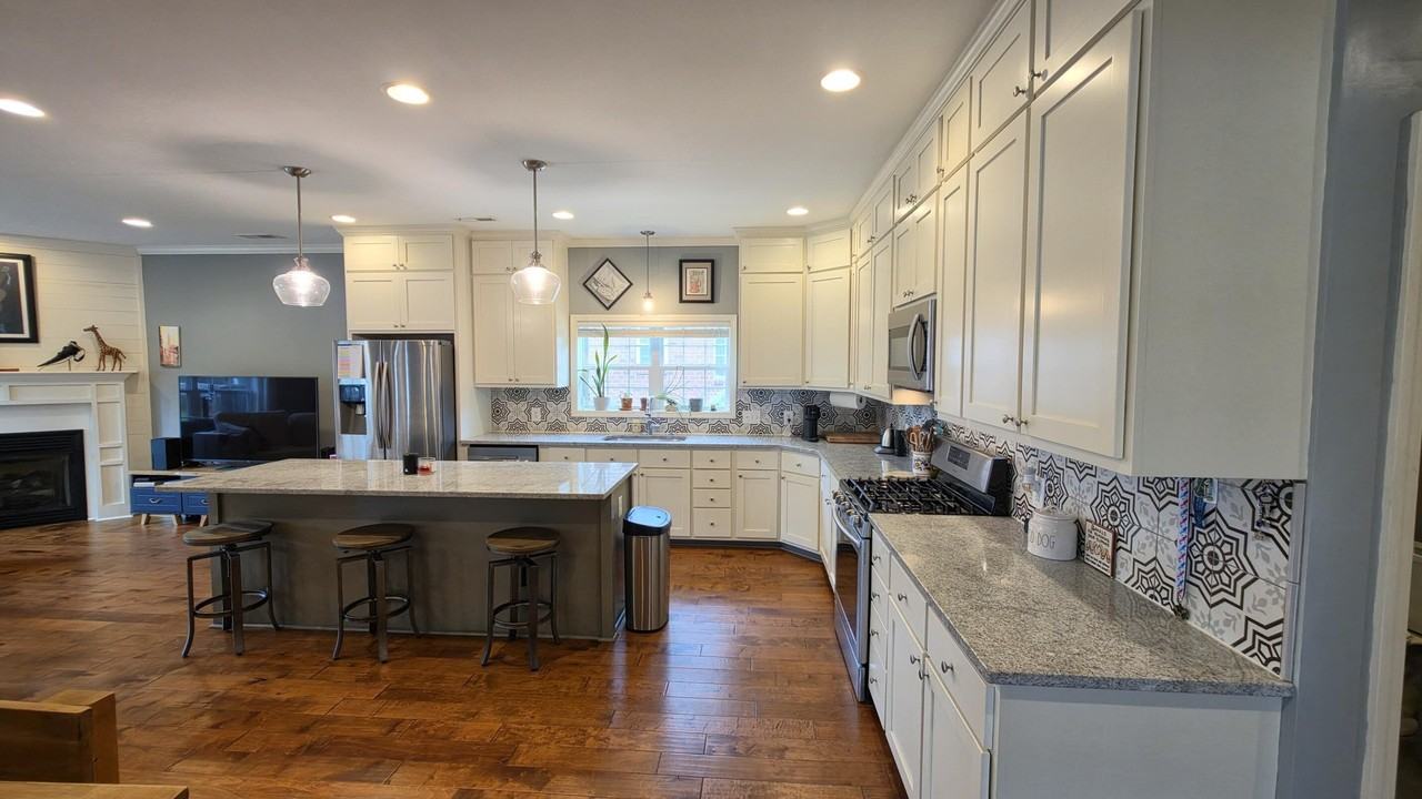 3120 Mayflower Ln - Photo 7 of 38
