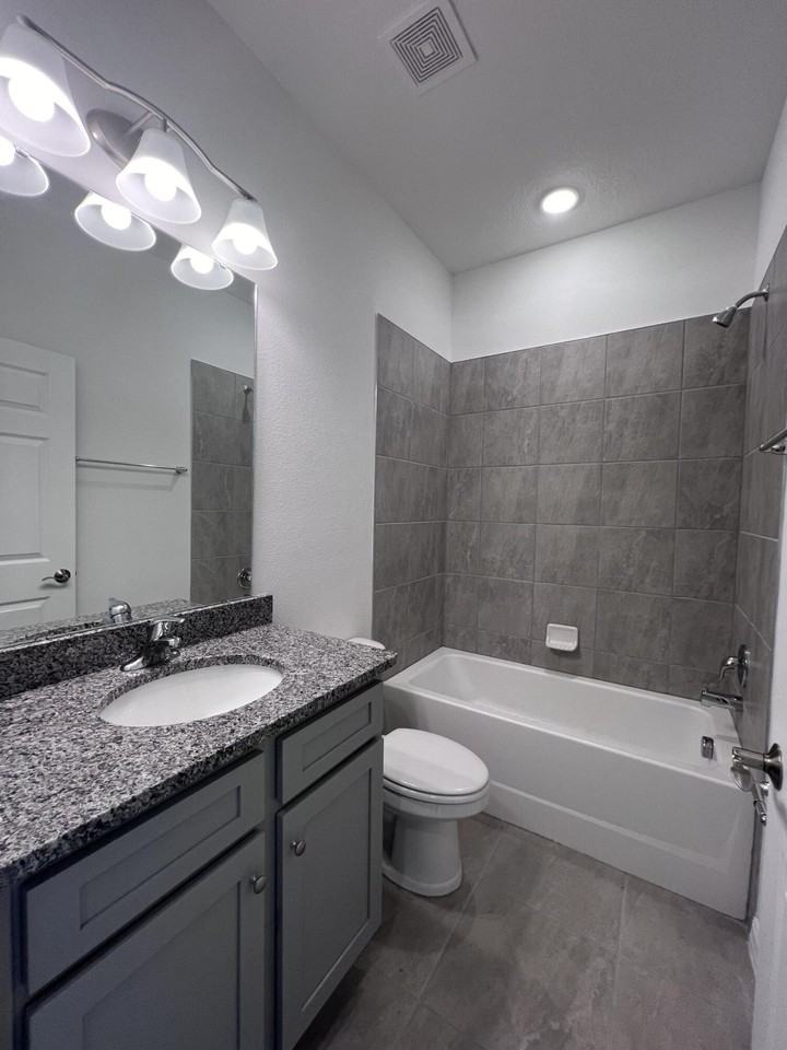 246 Brookshire Ave - Photo 5 of 15