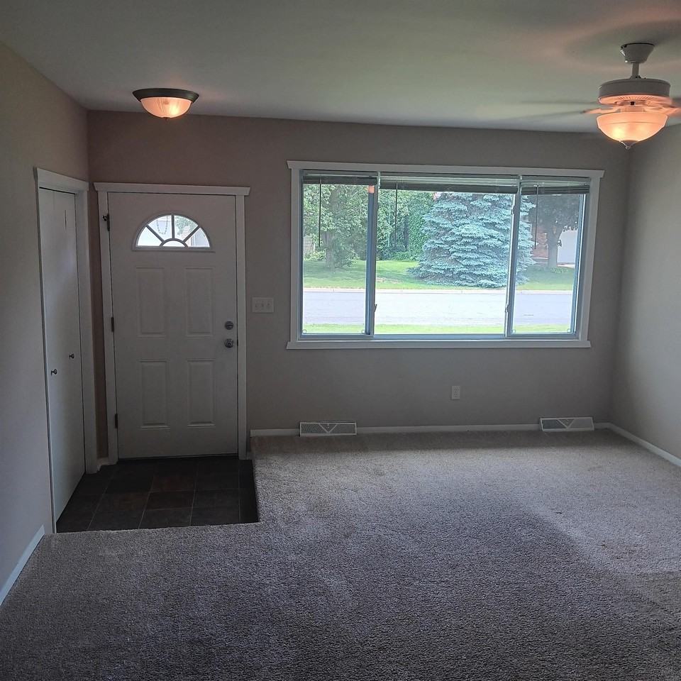 2685 Richardson St - Photo 3 of 17