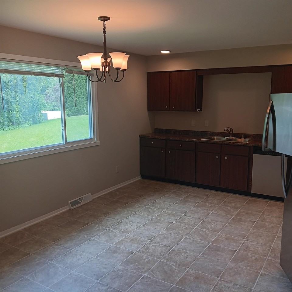 2685 Richardson St - Photo 5 of 17