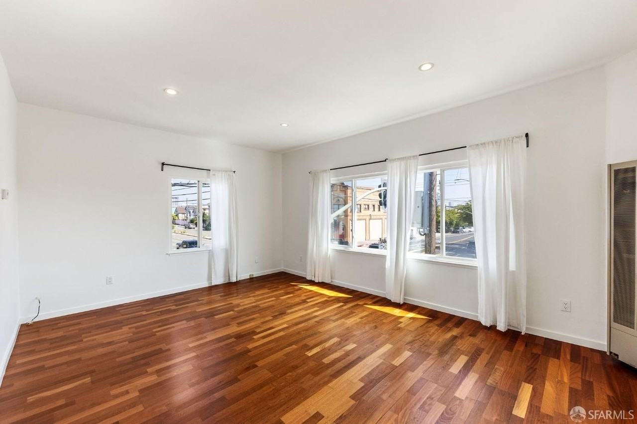 906 40th St - Photo 3 of 27
