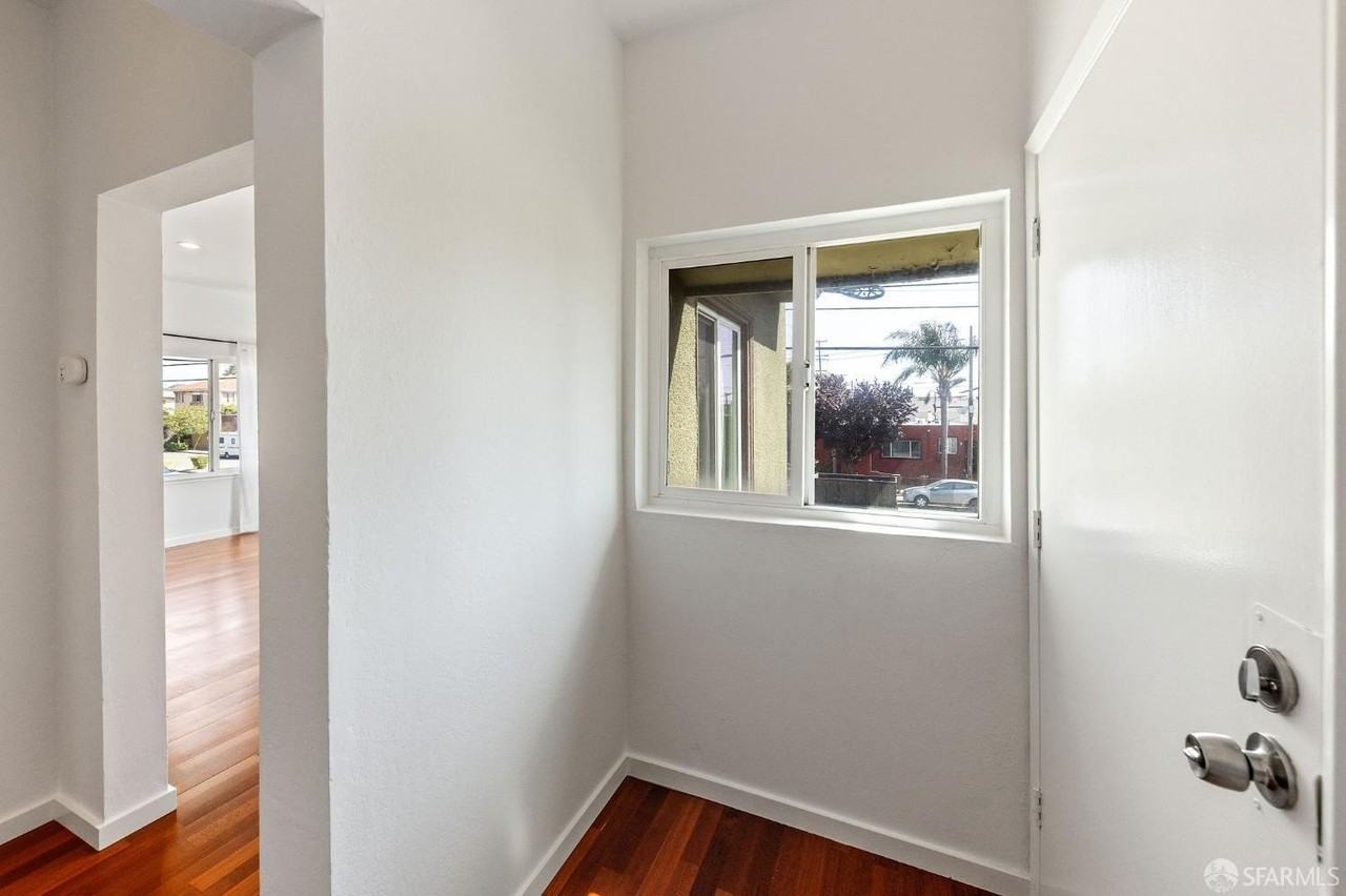 906 40th St - Photo 4 of 27