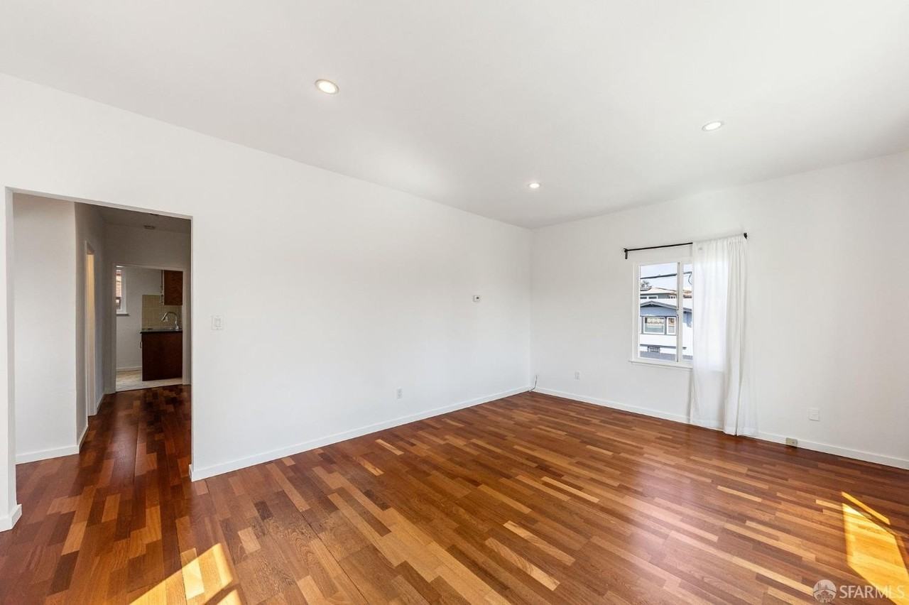 906 40th St - Photo 5 of 27