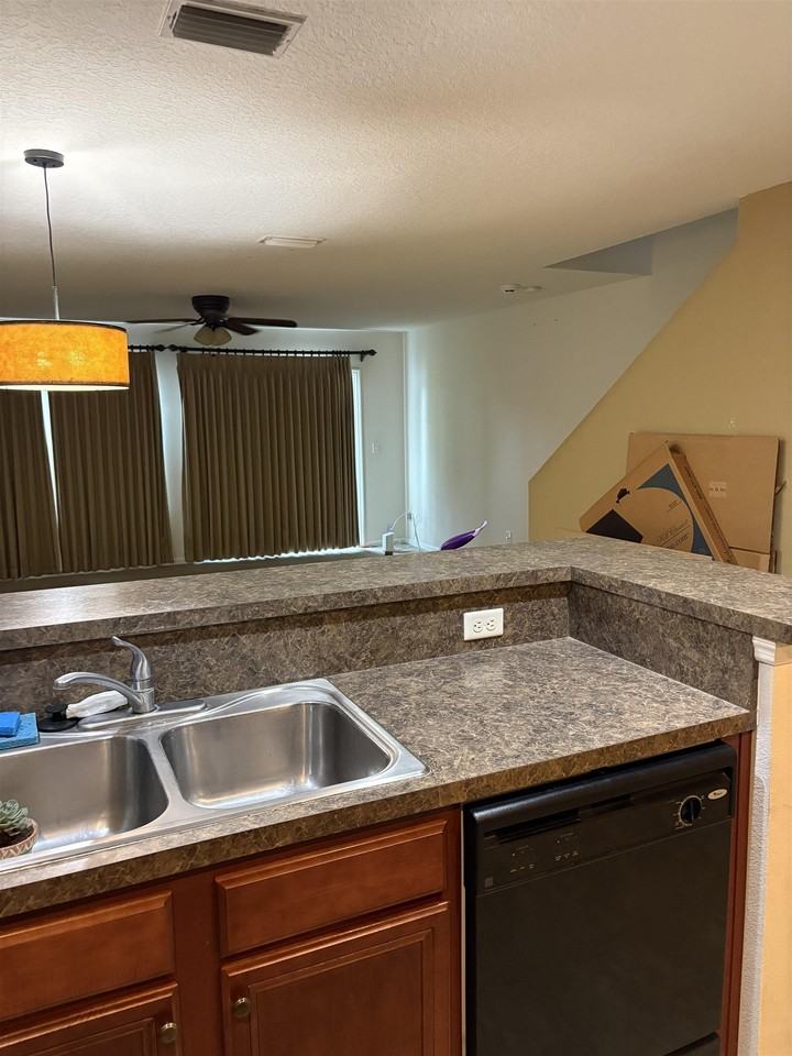 209 E Pisa Pl - Photo 5 of 19