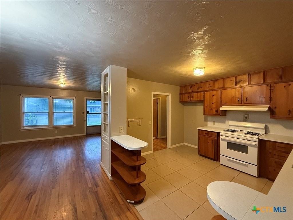 555 N Union Ave - Photo 3 of 22