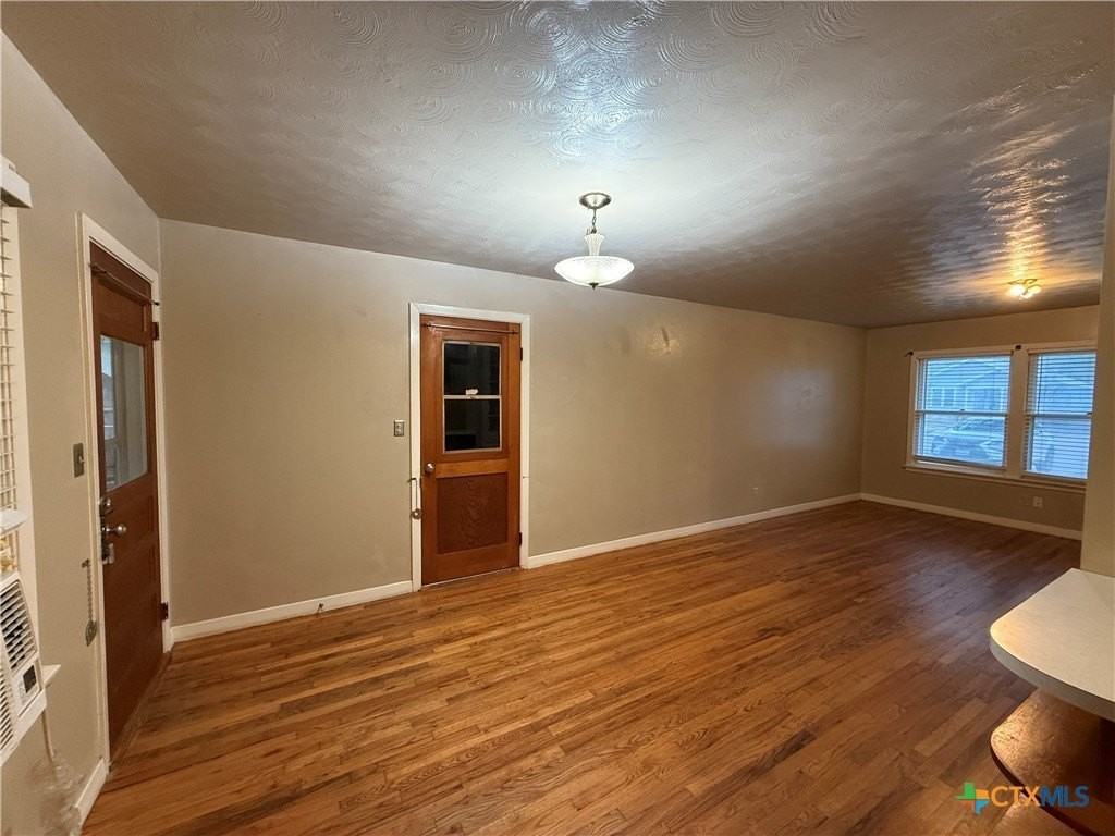 555 N Union Ave - Photo 4 of 22
