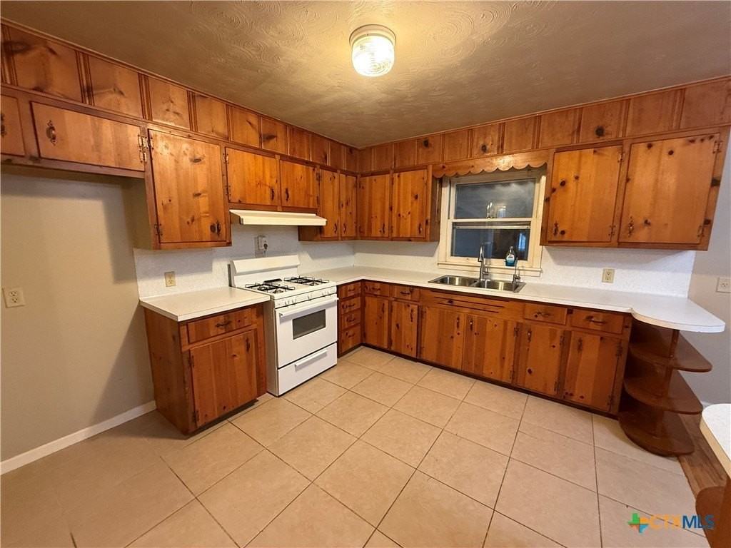 555 N Union Ave - Photo 6 of 22