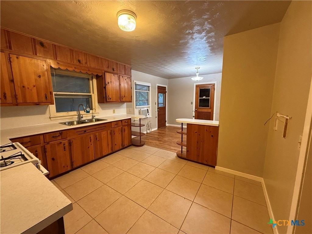 555 N Union Ave - Photo 7 of 22