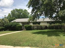 featured image of 726 W San Antonio St