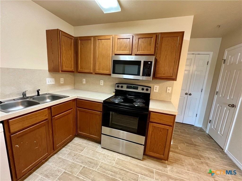 1307 Cavalry Ln - Photo 2 of 12
