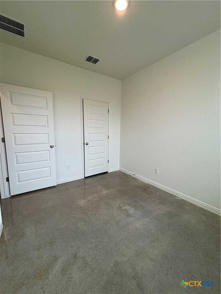 2933 Quail Ridge Ln #B - Photo 3 of 31