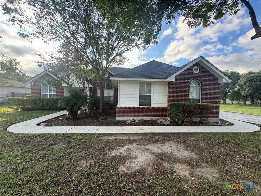 521 Woodlake Dr - Photo 2 of 34