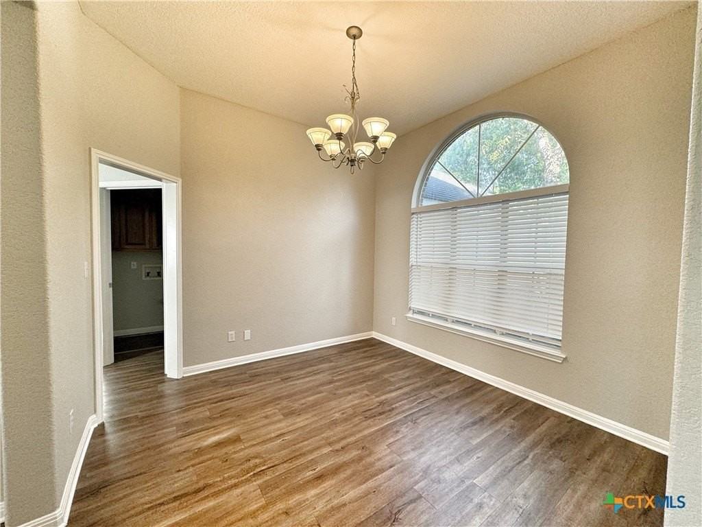521 Woodlake Dr - Photo 4 of 34