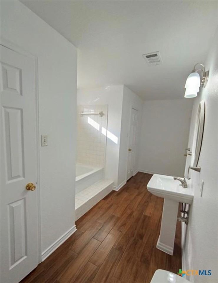 1411 Saddle Dr - Photo 3 of 6