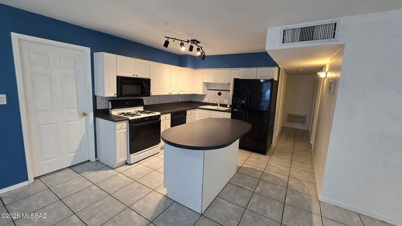 4050 S Kostka Ave - Photo 5 of 29