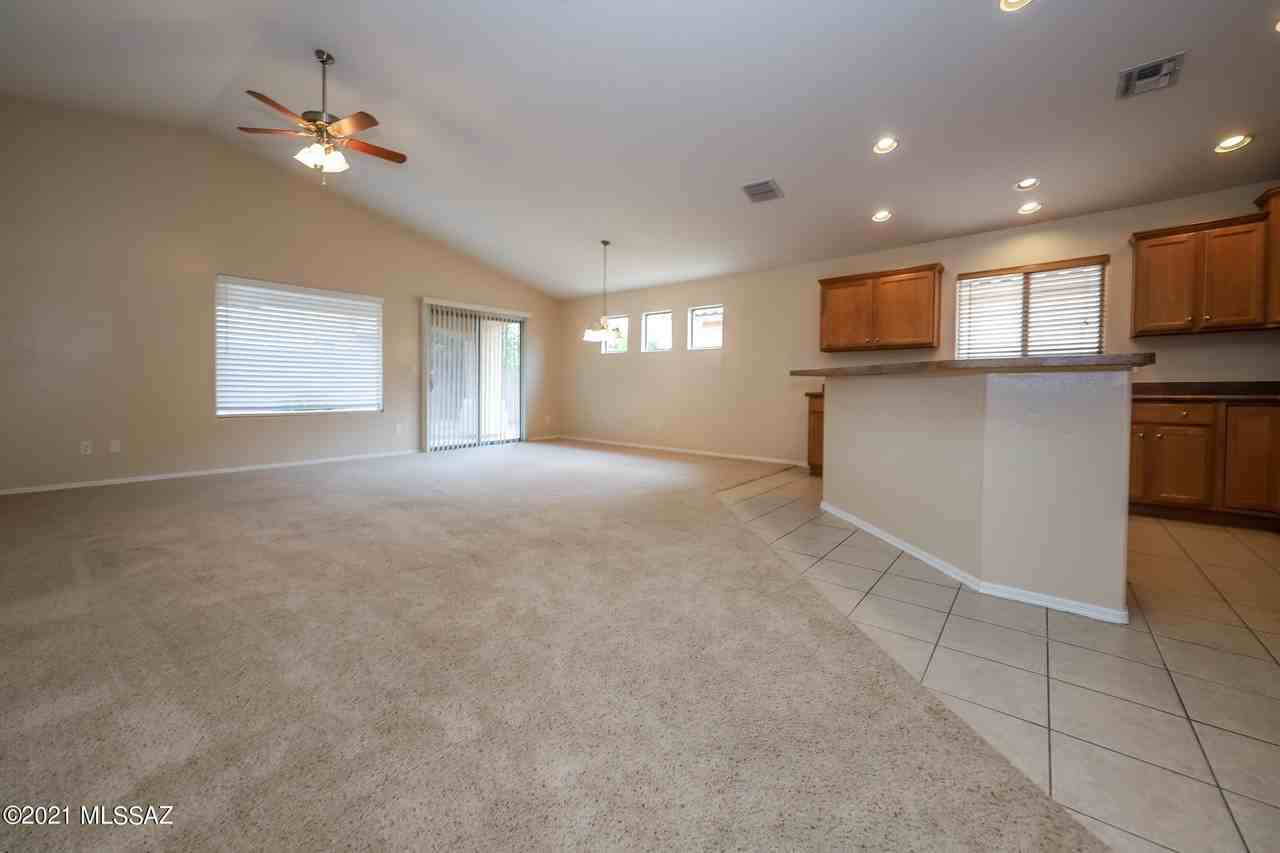 10489 E Bonpland Willow Dr - Photo 3 of 28
