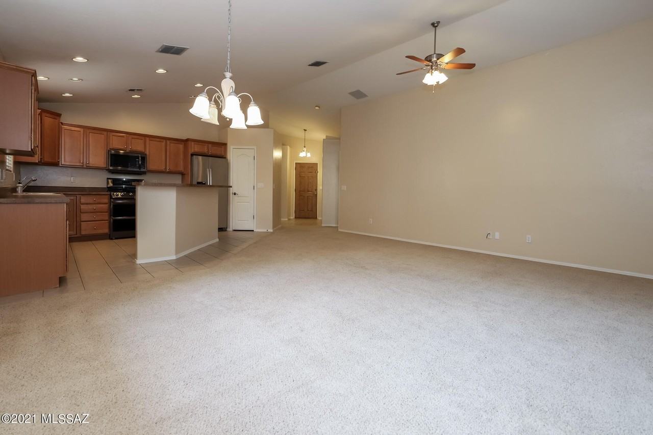 10489 E Bonpland Willow Dr - Photo 5 of 28