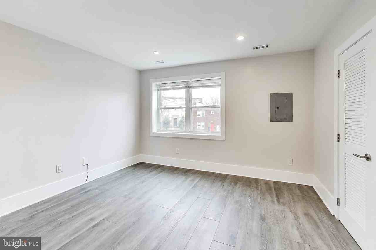 924 19th St Ne #3 - Photo 7 of 22