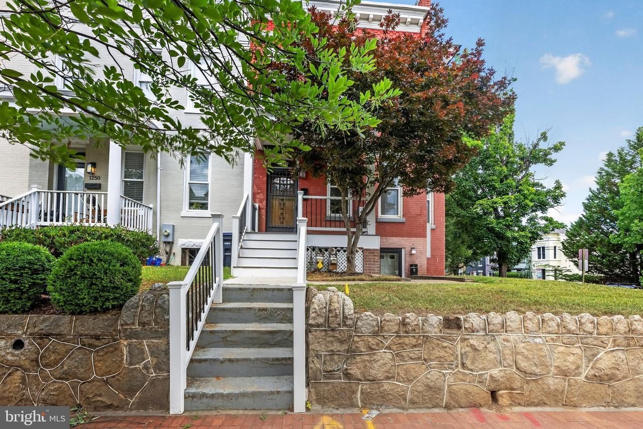1252 E St Ne #A - Photo 2 of 28