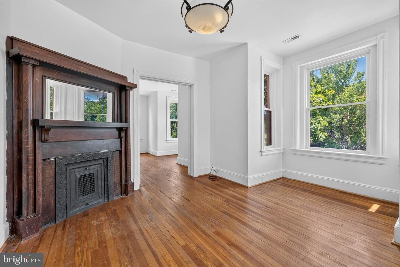 1252 E St Ne #A - Photo 4 of 28