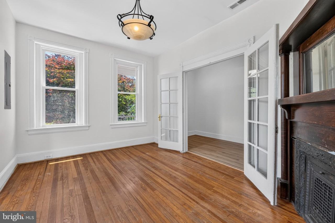 1252 E St Ne #A - Photo 6 of 28