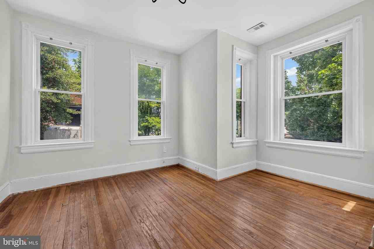 1252 E St Ne #A - Photo 7 of 28