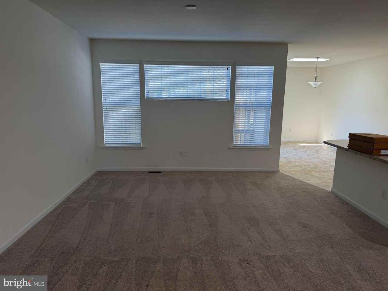 280 N Bayberry Pkwy - Photo 5 of 17