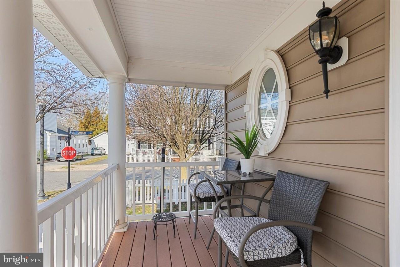 301 Adelaide Dr - Photo 4 of 47