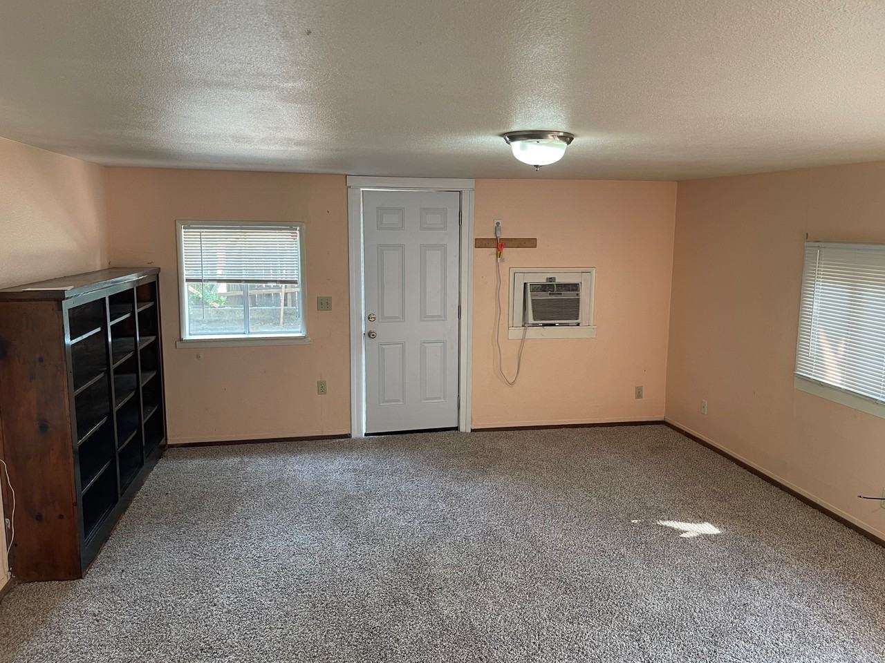 1092 Humboldt Avenue (G) - Photo 4 of 7