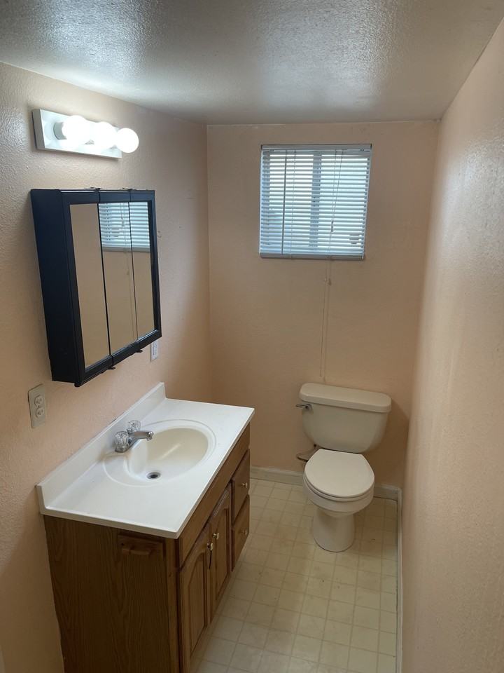 1092 Humboldt Avenue (G) - Photo 7 of 7