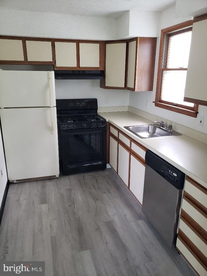 107 W Branch Ave - Photo 5 of 9