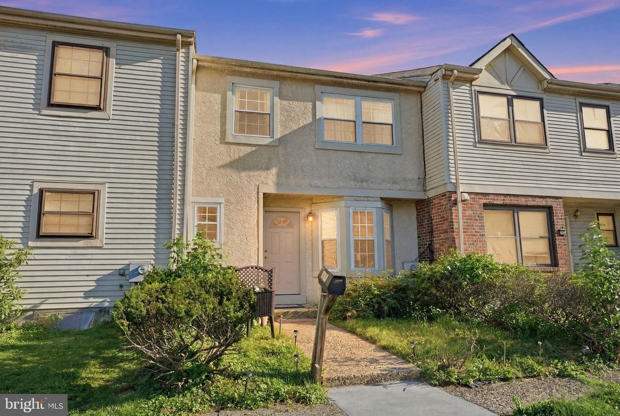 272 Hudson Ct