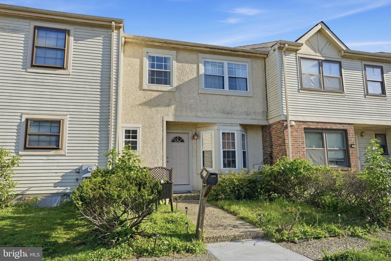 272 Hudson Ct - Photo 2 of 41