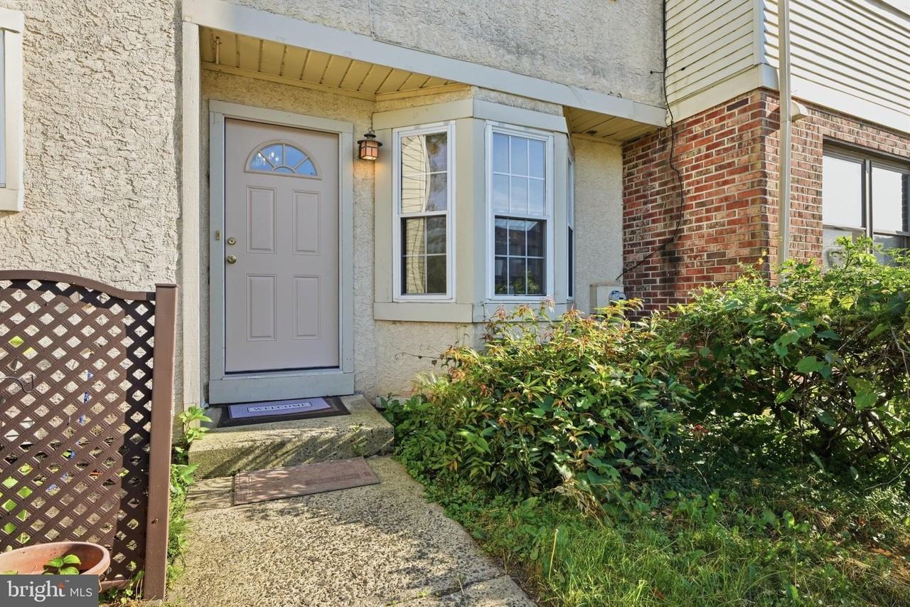 272 Hudson Ct - Photo 4 of 41