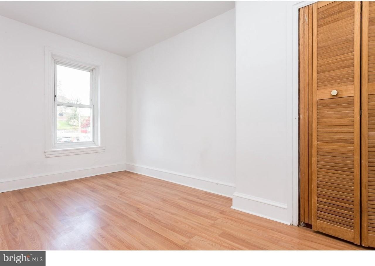 849 Queen St - Photo 5 of 18