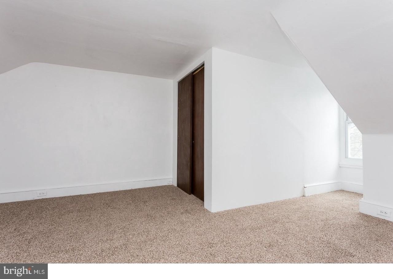 849 Queen St - Photo 7 of 18