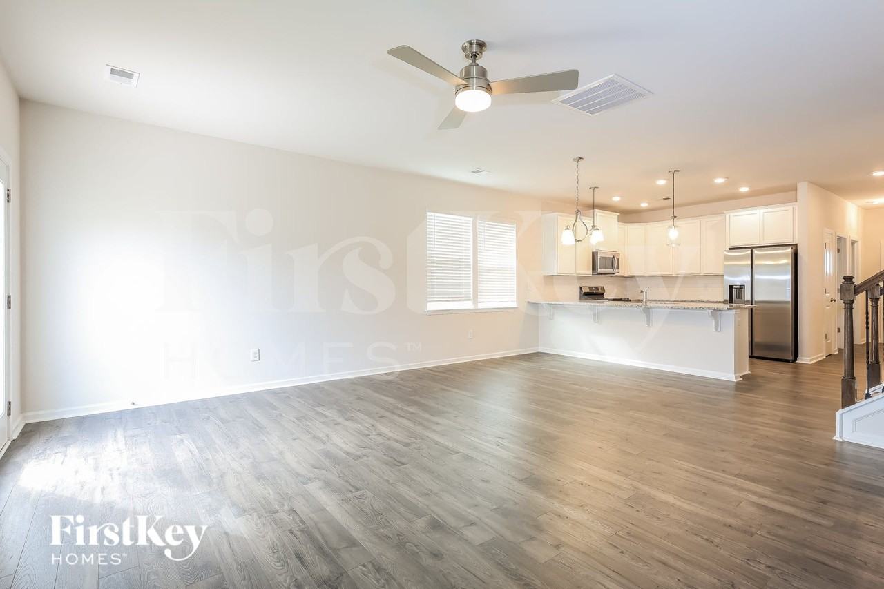 208 Stonefence Dr - Photo 4 of 16