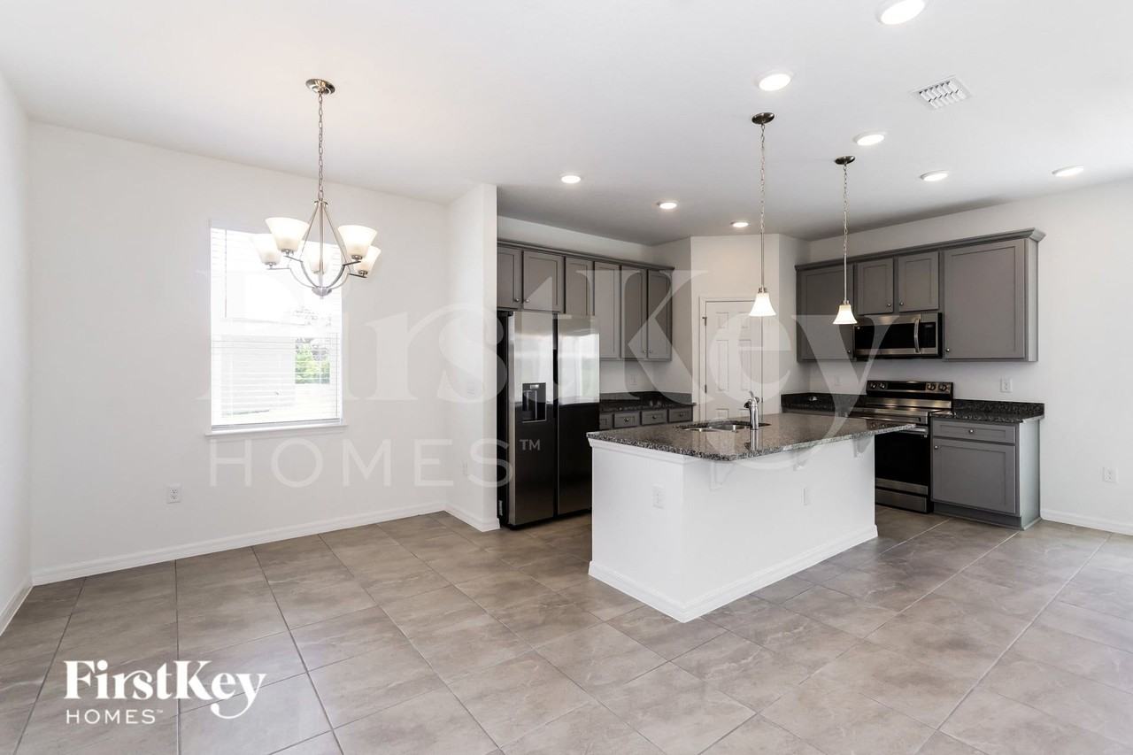 340 Corbel Ln - Photo 3 of 16